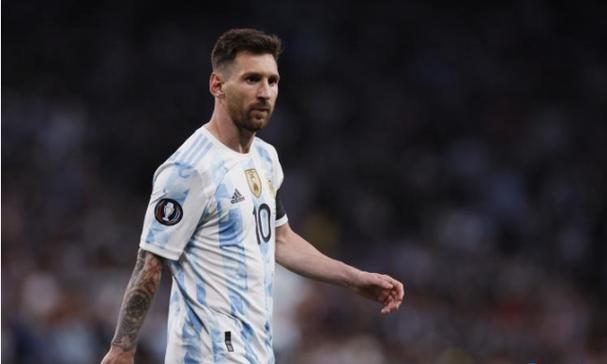 37岁杨贵妃被太监勒死时,前夫李瑁在现场做什么,死前生22个女儿